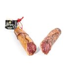 Lomo ibérico curado cortado por la mitad, un embutido que complementa los Jamones Ibéricos de Bellota y Embutidos Gourmet