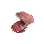 Dos piezas de lomo ibérico curado partidas por la mitad, un embutido ideal que complementa los Jamones Ibéricos de Bellota y Embutidos Gourmet